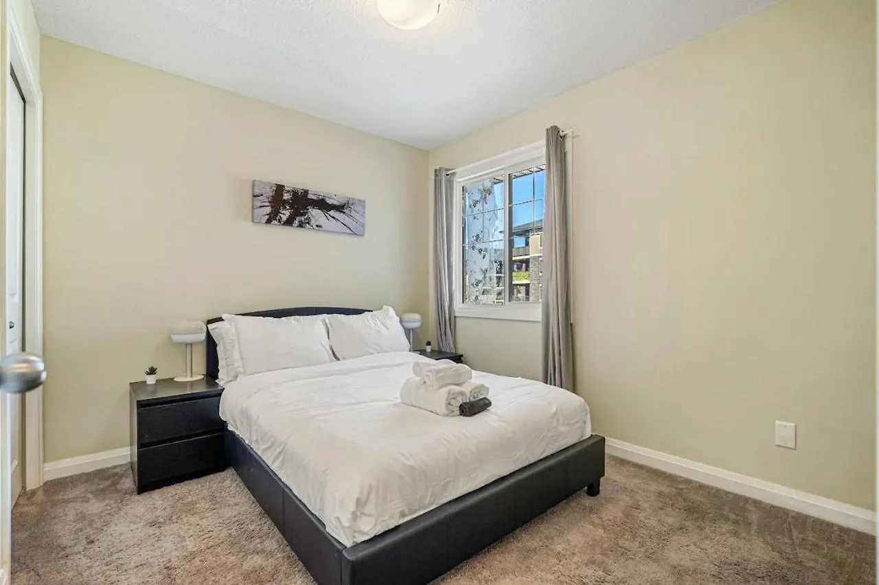 Holiday home 5 Bedroom House In Mcconachie, Near Anthony Henday, Sleeps 12, Backyard, Netflix, Free Parking Edmonton