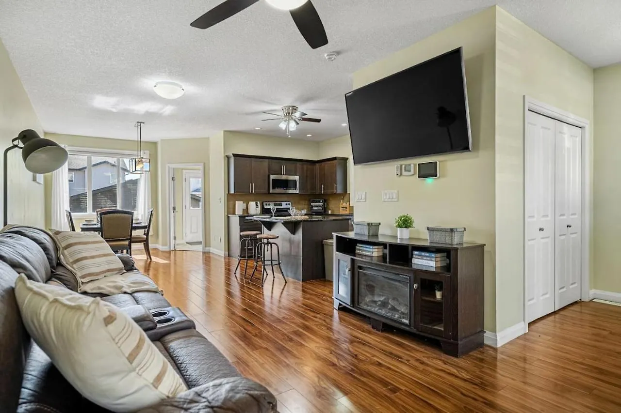 Holiday home 5 Bedroom House In Mcconachie, Near Anthony Henday, Sleeps 12, Backyard, Netflix, Free Parking Edmonton Canada