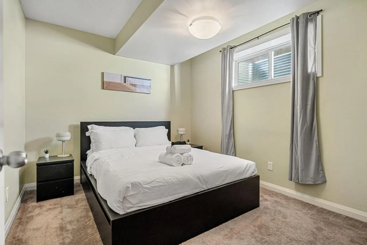 Holiday home 5 Bedroom House In Mcconachie, Near Anthony Henday, Sleeps 12, Backyard, Netflix, Free Parking Edmonton