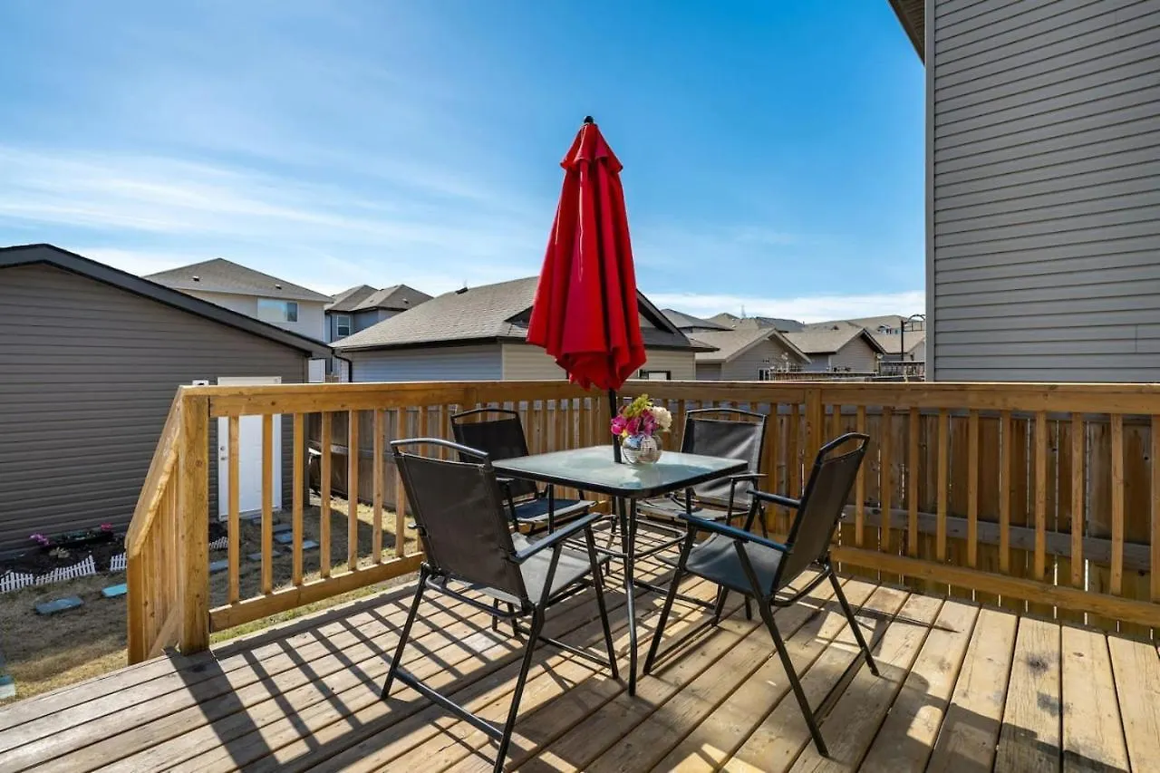 Holiday home 5 Bedroom House In Mcconachie, Near Anthony Henday, Sleeps 12, Backyard, Netflix, Free Parking Edmonton Canada